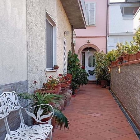 Lovely House Near The Beach Torre del Lago Puccini Exteriör bild